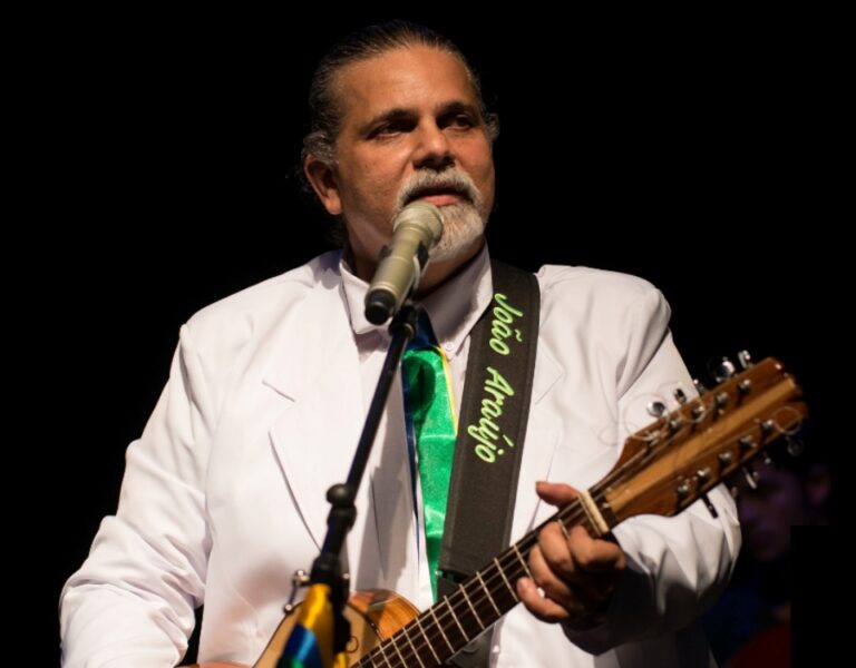 Pluralidade artística de João Araújo é expressa em narrativas que mesclam fantasia, realidade e música