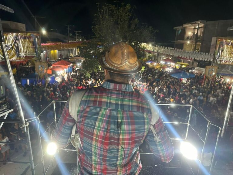 Chambinho do Acordeon movimentou a noite de São Pedro em Conceição do Almeida