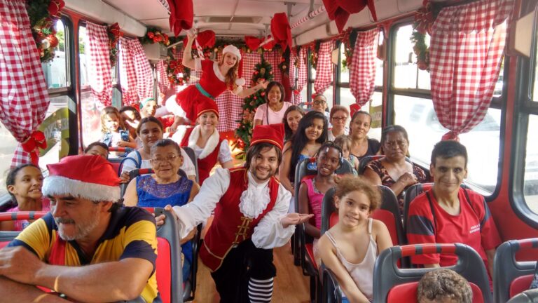 Ônibus do Papai Noel já está no Terminal Central com passeio gratuito para a população