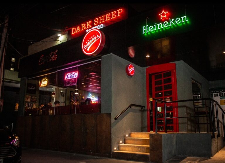 Afinal, o que é mais importante do que celebrar juntos? Reserve seu espaço no Barney’s Burger para momentos inesquecíveis!