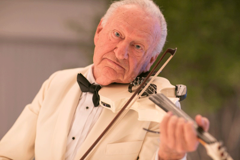 Nicolau Sulzbeck se apresenta em Uberlândia pelo projeto Um Natal de Luz – Iluminando o Triângulo Mineiro