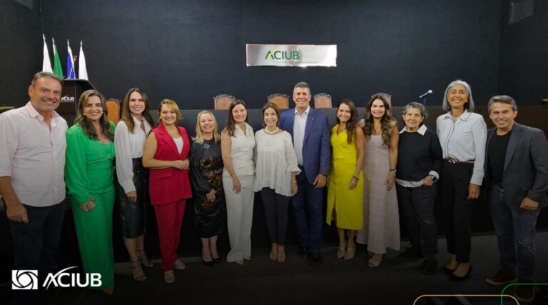 Fábio Túlio toma posse para mais uma gestão à frente da Aciub e realiza a primeira reunião da diretoria com presença do prefeito Paulo Sérgio