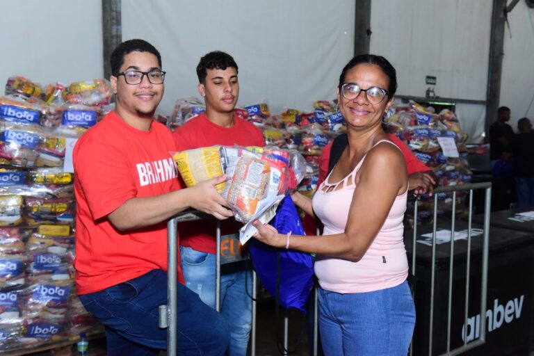 Em parceria com a Prefeitura de Salvador, Ambev une esforços com grandes empresas para fortalecer ambulantes para o Carnaval