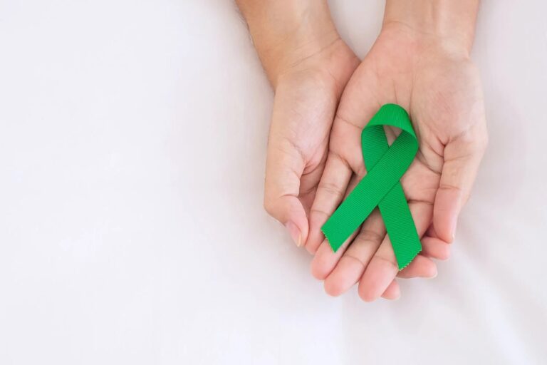 Janeiro Verde: queda na vacinação contra HPV coloca mulheres e homens em risco de câncer prevenível