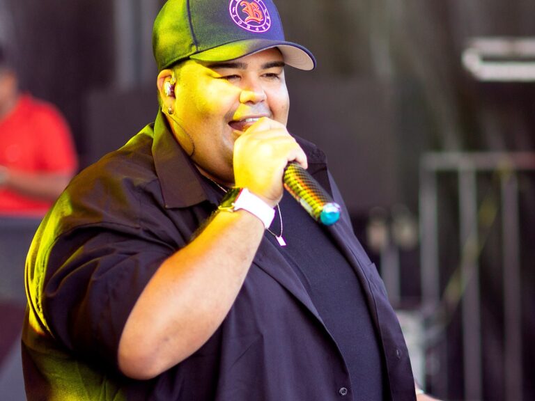 Tarcísio Doce Sedução se apresenta em show gratuito na Orla de Aracaju, nesta segunda-feira