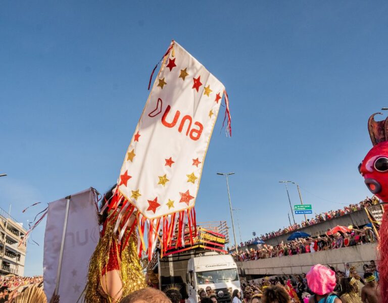 Una e Agência Komuh levam a alegria do Carnaval para a Praça 7