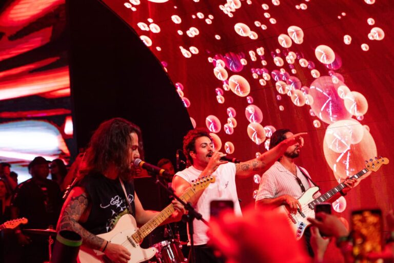 Shows surpresa e grandes artistas agitam a Arena Coke Studio no Planeta Atlântida