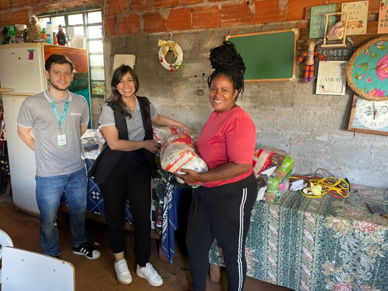 Sicoob Creditril doa alimentos para cozinhas comunitárias de Uberlândia