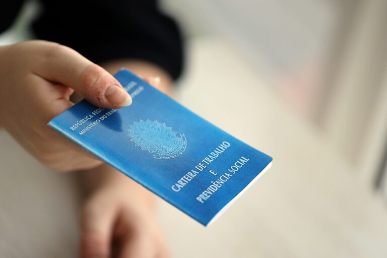 Uberlândia tem saldo de empregos negativo em todos os setores