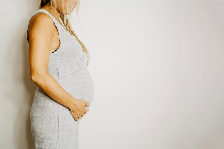 Morte de filha da cantora Lexa alerta para riscos da pré-eclâmpsia e síndrome de Hellp na gestação