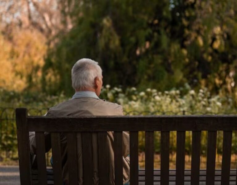 Solidão pode levar idosos a depressão, diz estudo