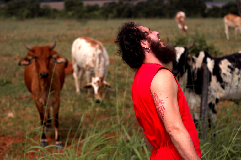 Espetáculo de teatro inspirado em “Cem Anos de Solidão” estreia neste feriado