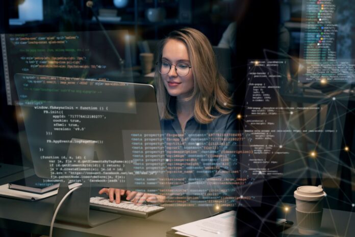 Mulher envolta a tecnologia