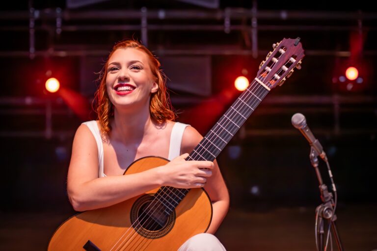 Ana Clara Guerra traz a beleza e a emoção do Violão Brasileiro em recital gratuito