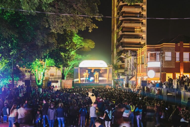 Cine Família na Praça volta a Santa Vitória com filmes emocionantes para todas as idades