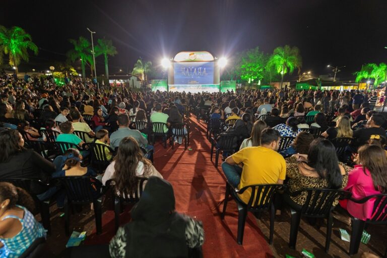 Cine Família na Praça estreia em Conceição das Alagoas com programação divertida para toda a família