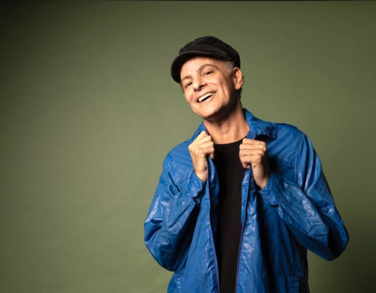 Festa Anos 80 promete sacudir o Underground Black Pub com clássicos do rock e gastronomia especial