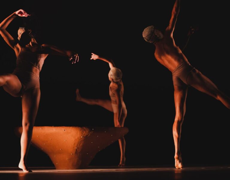 Espetáculo \V3NTØ (Barravento) ocupa palcos de BH com dança, ancestralidade e juventude