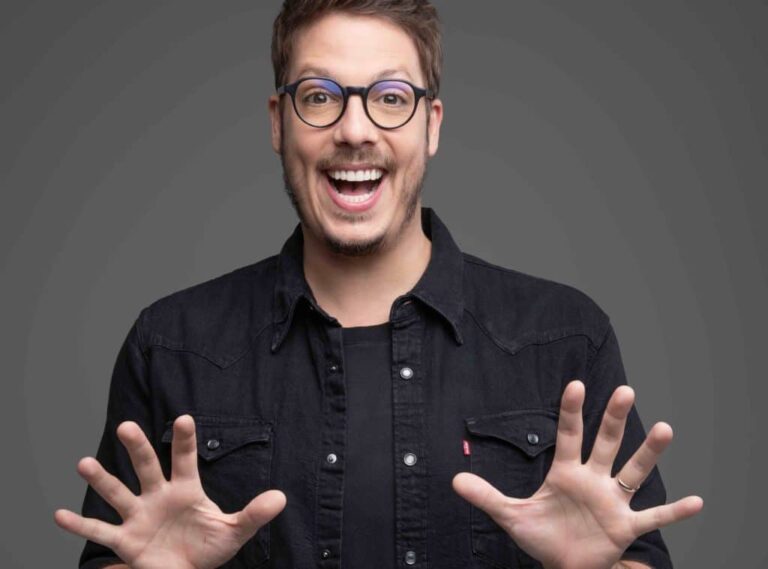 Fábio Porchat chega a Uberlândia com o stand up Histórias de Porchat
