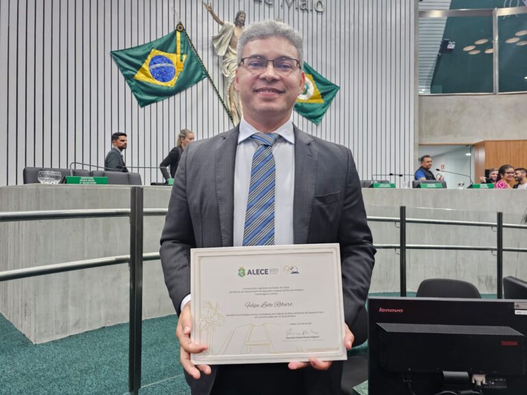 Felipe Ribeiro é homenageado na Assembleia Legislativa do Ceará