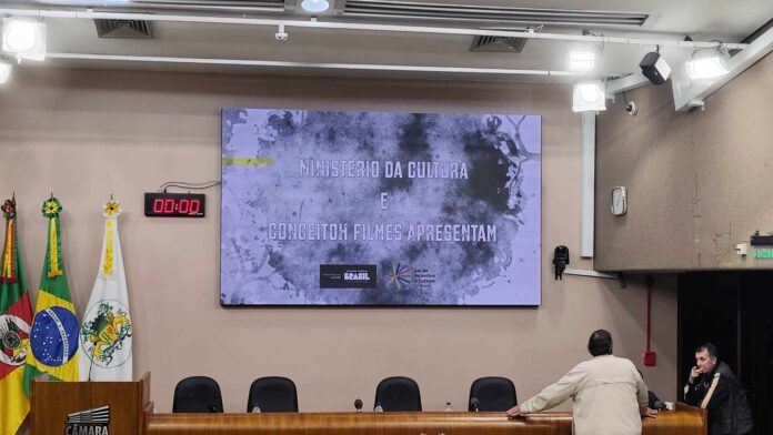 filme Fica Comigo00 Filme "Fica Comigo" é exibido na Câmara de Vereadores de Caxias do Sul e promove debate sobre saúde mental e relações humanas