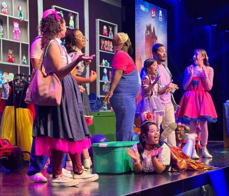 Pontes de Amor e parceiros levam espetáculo que alerta sobre abuso infantil a mais de mil crianças