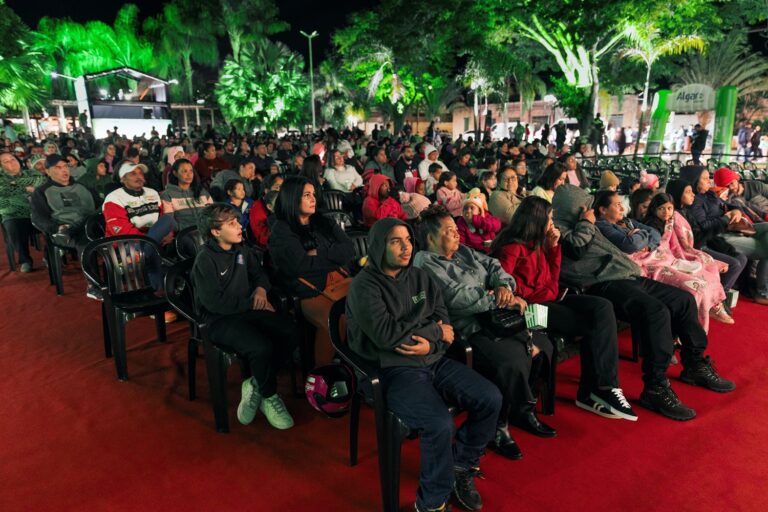 Cine Família na Praça estreia em Delta com filmes emocionantes e para todas as idades