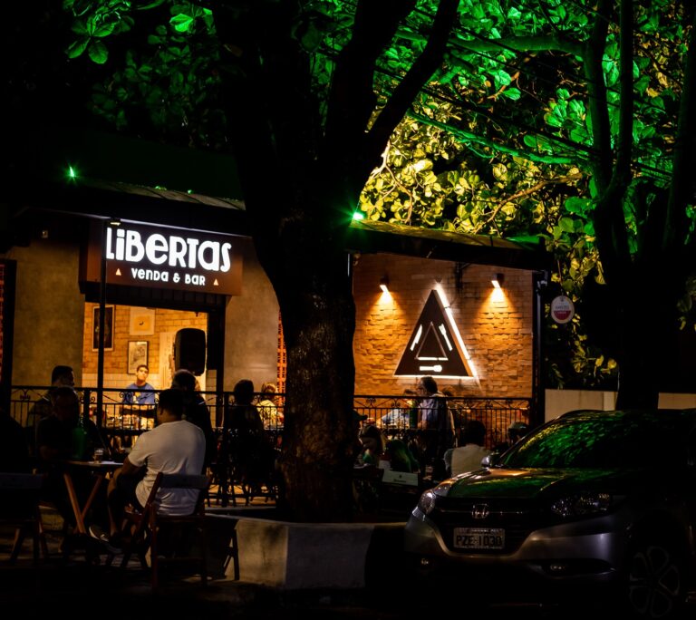 Solteiro sim, em casa jamais: No Dia dos Namorados, Libertas Venda & Bar tem romance à mineira e “Mesão dos Solteiros” pra quem tá na pista