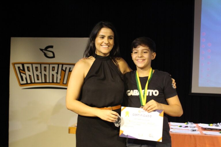 Gabarito Educação conquista 150 premiações na Olimpíada Canguru de Matemática 2025