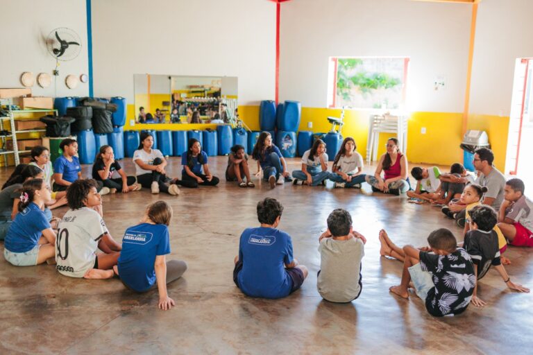 Arte que transforma: crianças do Projeto Artes Cênicas emocionam no maior palco de Uberlândia