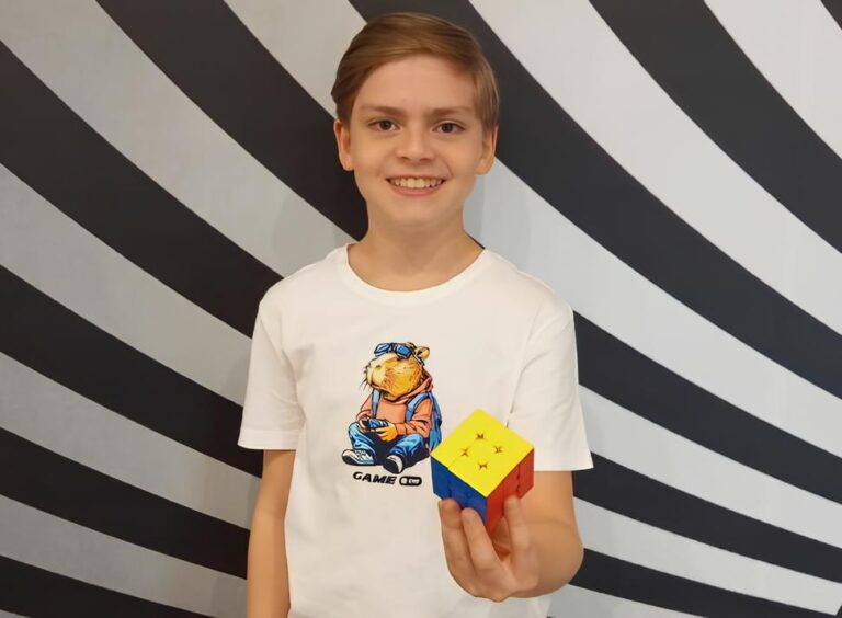 Lucas Agostinho, de 12 anos, representará Uberlândia no Campeonato Brasileiro de Cubo Mágico 2025
