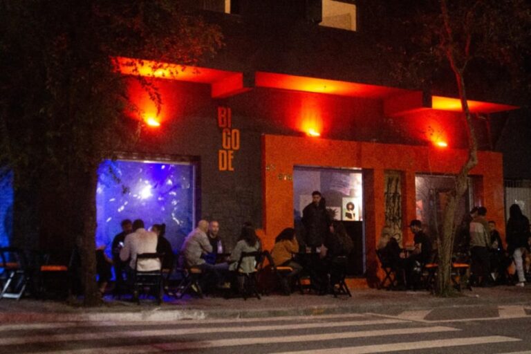São Paulo ganha bar-balada underground imersivo que aposta na arte, drinks de alta coquetelaria e nome de boteco tradicional em Pinheiros
