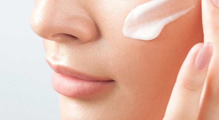 Como montar uma rotina de skincare completa com produtos acessíveis