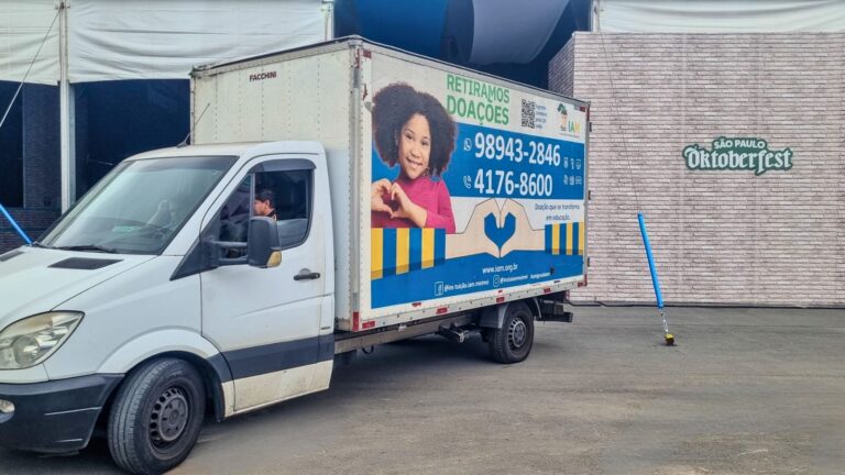 SÃO PAULO OKTOBERFEST ENTREGA ALIMENTOS ARRECADADOS COM INGRESSO SOLIDÁRIO AO INSTITUIÇÃO ASSISTENCIAL MEMEI