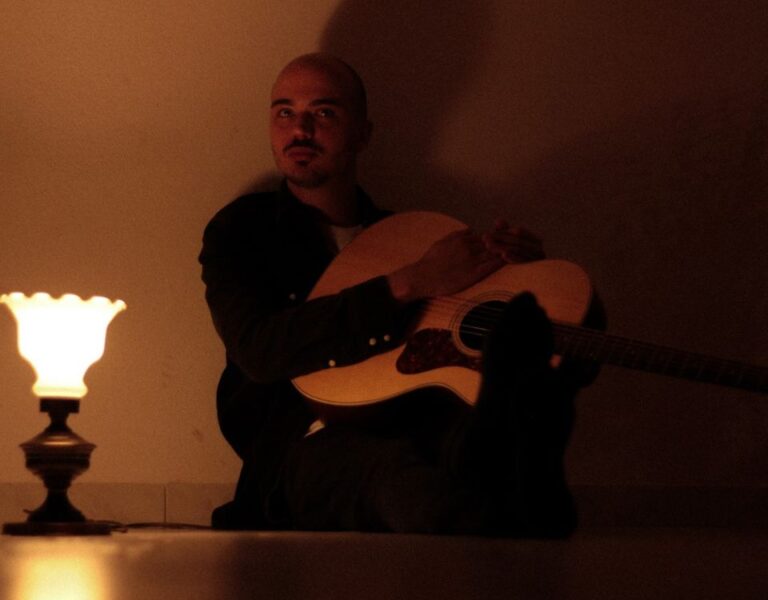 Júlio Marotta apresenta sua diversidade musical em shows na capital mineira