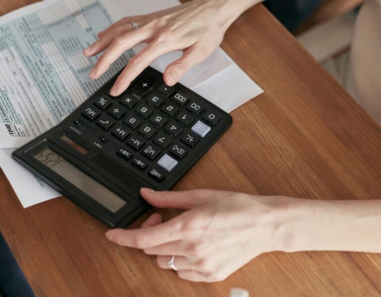 Garantidoras de condomínio fortalecem gestão de síndicos diante da alta inadimplência