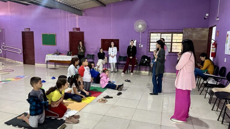 Projeto “Oficinas de Brincar” reúne equipe multiprofissional para promover o desenvolvimento infantil