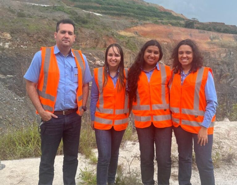 Jovens talentos a serviço do conhecimento, da prática e do desenvolvimento social Jovens talentos a serviço do conhecimento, da prática e do desenvolvimento social