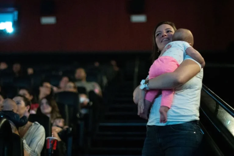 CineMaterna retorna ao Center Shopping Uberlândia com sessão especial para mães, pais e bebês