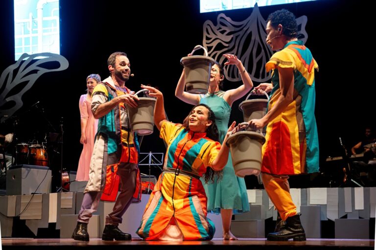 EMCANTAR desembarca em Goiânia nesta sexta (17) com o espetáculo Abraço no Planeta