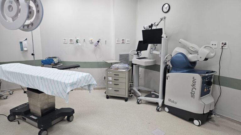 Mater Dei apresenta tecnologia robótica para cirurgias ortopédicas com a plataforma MAKO SmartRobotics™