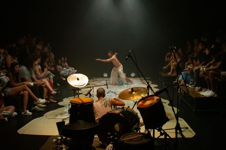 Espetáculo “RIO” retorna a Uberlândia em nova travessia após circulação pelo interior de Minas