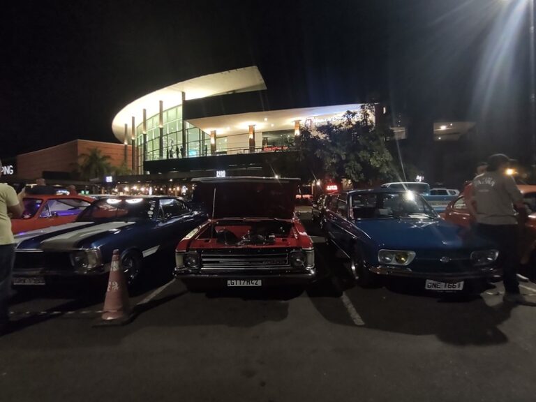 Relíquias sobre rodas marcam o último Encontro de Carros Clássicos de 2025 no Uberlândia Shopping