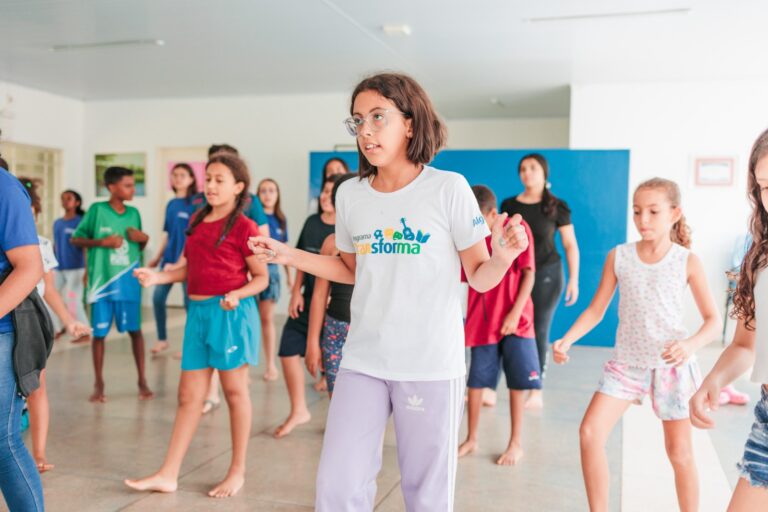 Projeto Manutenção EMCANTAR celebra talento de crianças e jovens em apresentações públicas