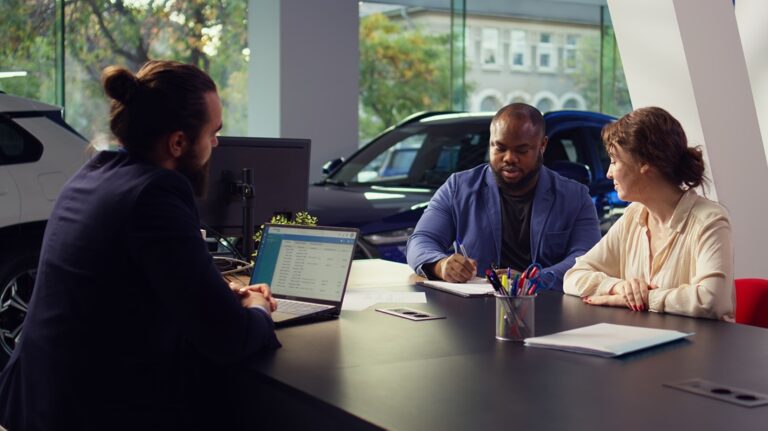 Expansão do mercado automotivo impulsiona contratação de seguros no país