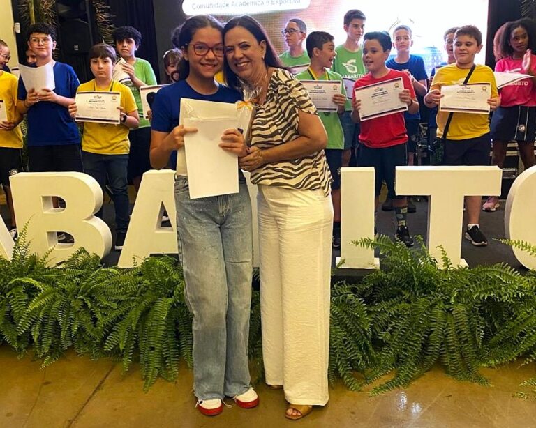 Concurso Jovens Autores premia talentos do 5º ano do Gabarito Educação