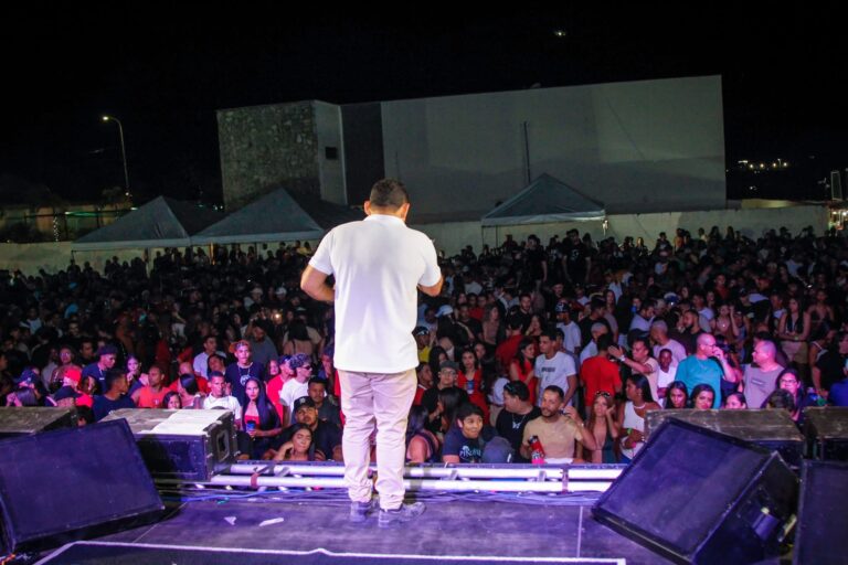 Carlino Souza retorna a Paulo Afonso em apresentação única no evento solidário “Natal Solidário”