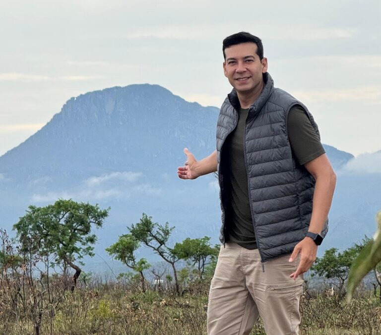 Em fase autoral, ex-apresentador do Globo Esporte explora a Cordilheira do Espinhaço