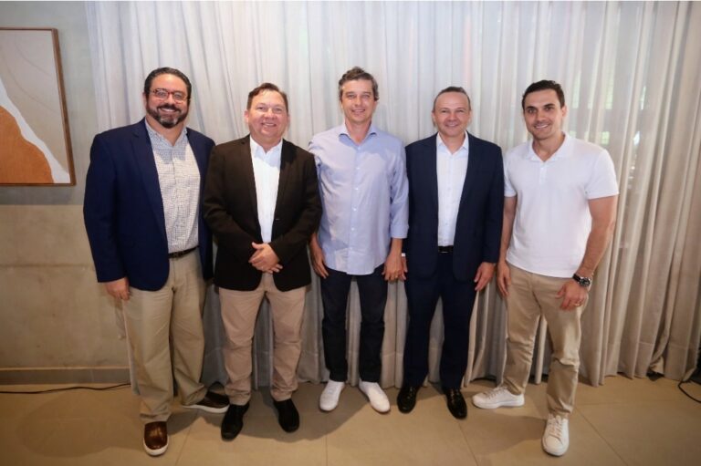 Almoço Empresarial do Sindialimentos encerra cronograma de 2025 com palestra de Eduardo Amaral