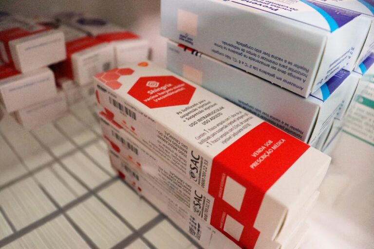 Um olhar atento que mudou um diagnóstico: farmacêutica da Araujo ajuda cliente a descobrir herpes-zóster